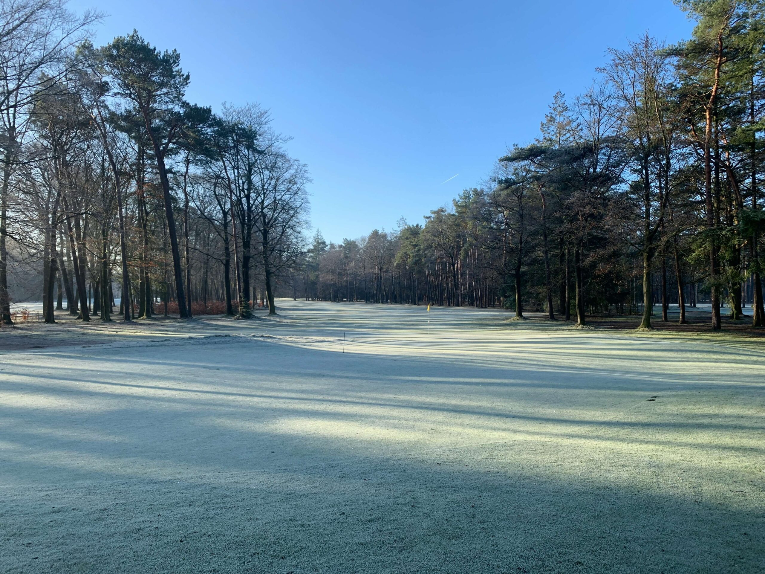 ゴルフは冬が実は穴場！冬ゴルフの魅力と快適に過ごすための工夫